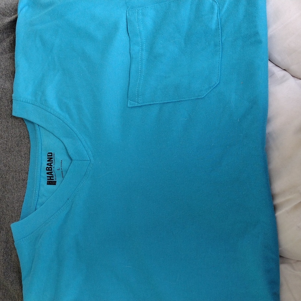 V-neck t-shirt bundle - Picture 2 of 6